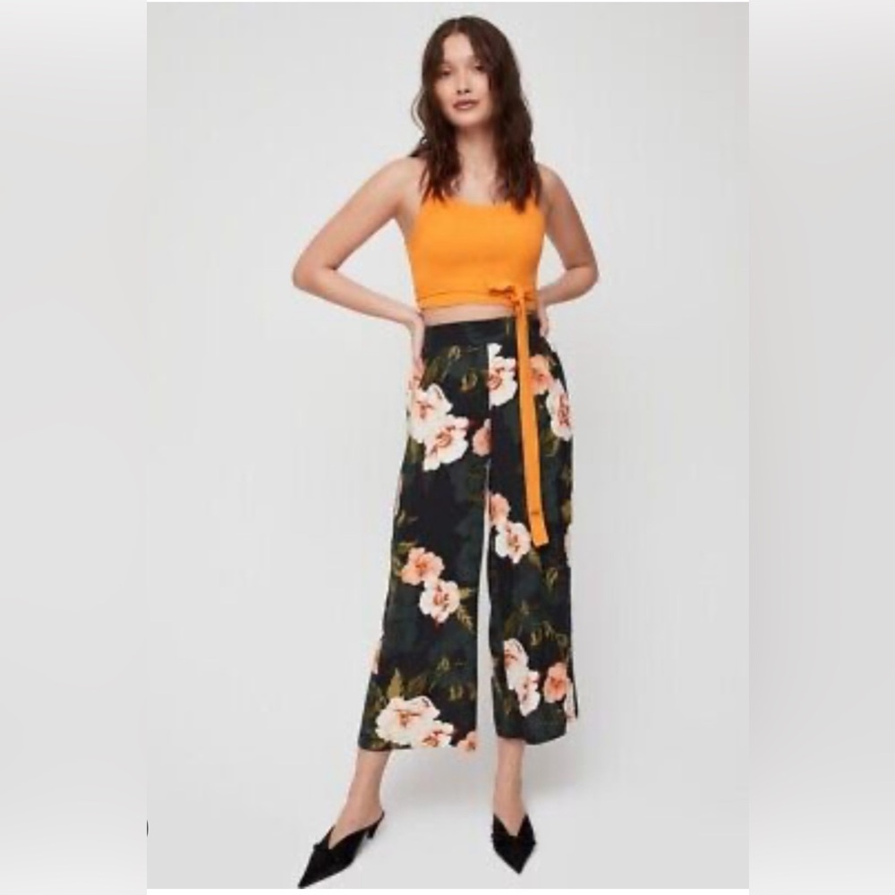 Aritzia Wilfred Women's Floral Wide Leg
Cropped Tie Waist Faun Pants. Size XS